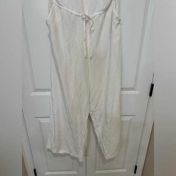 RHYTHM White linen jumpsuit with open back size XL like new - Picture 5 of 9